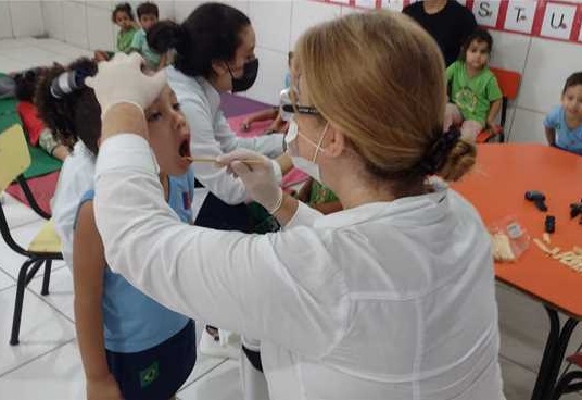 Ipatinga realiza ações nas escolas para enfatizar importância da Saúde Bucal