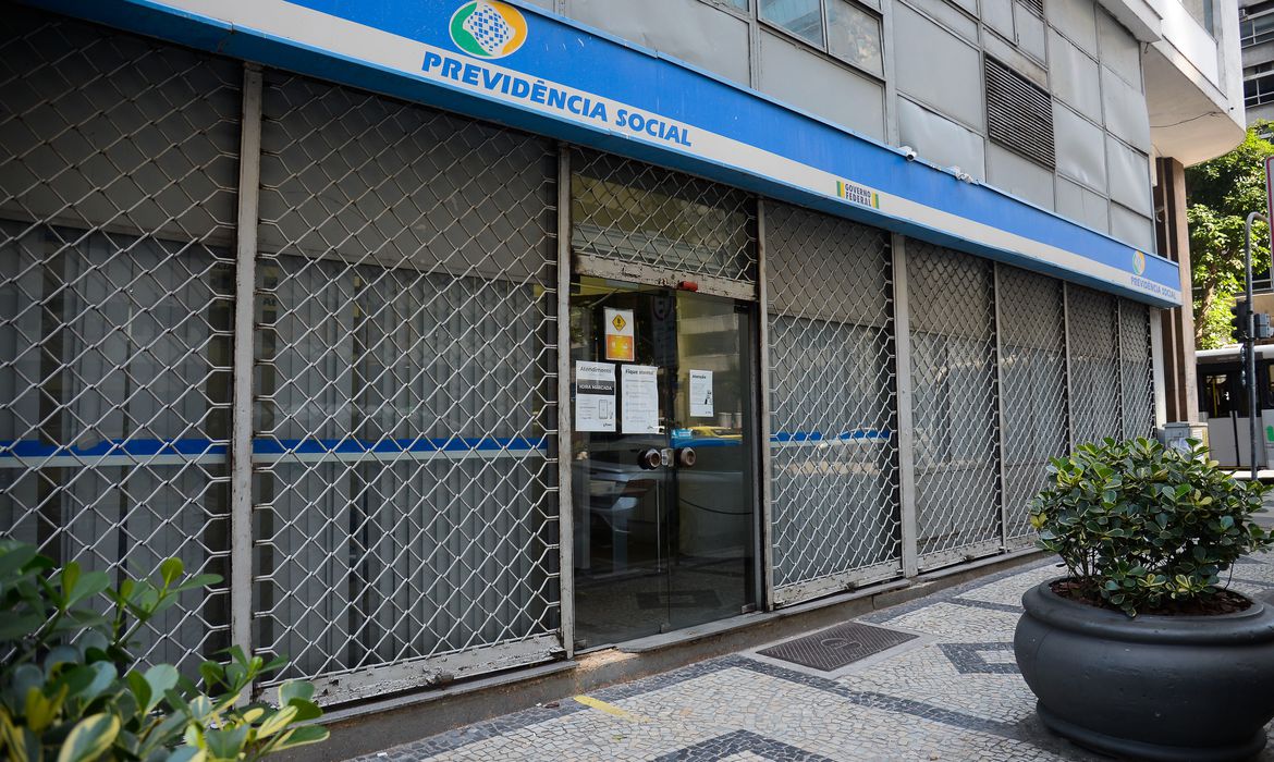 Servidores do INSS retornam hoje ao trabalho presencial