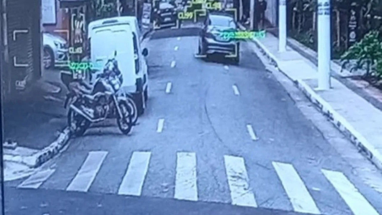 Motorista foge após atropelar motociclista no bairro Vila Celeste, em Ipatinga
