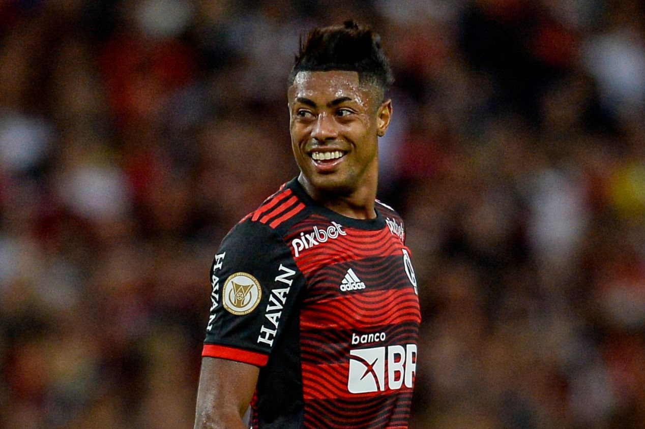 "Flamengo estabelece limite e recusa cobrir proposta do Palmeiras por Bruno Henrique."