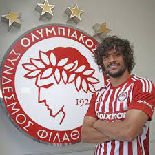 Olympiacos confirma a contratação de Gustavo Scarpa por empréstimo
