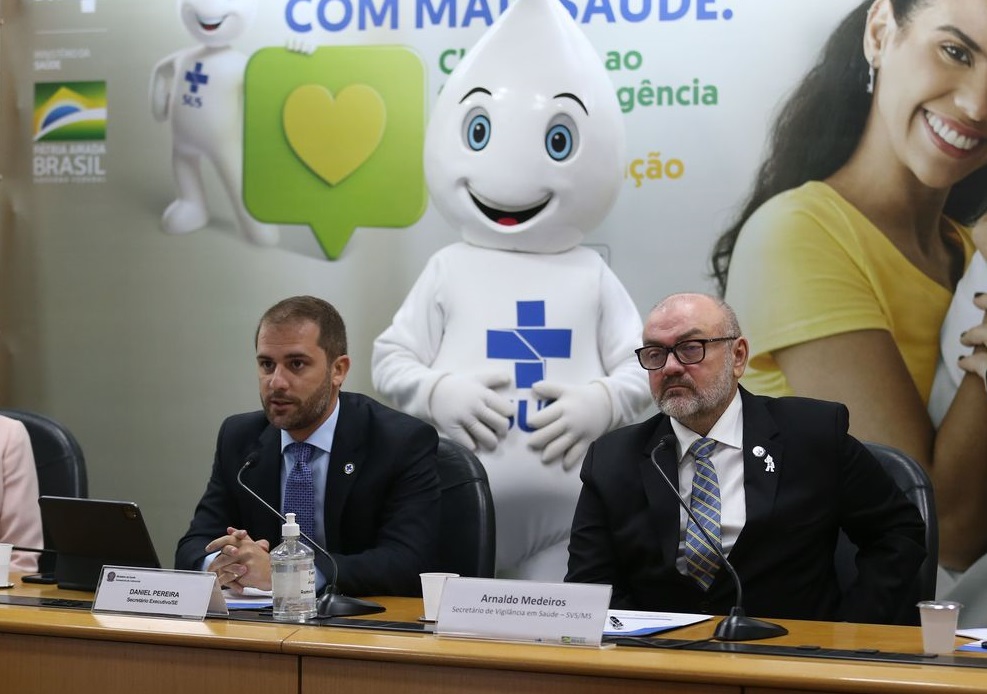 Covid-19: governo libera quarta dose para maiores de 40 anos