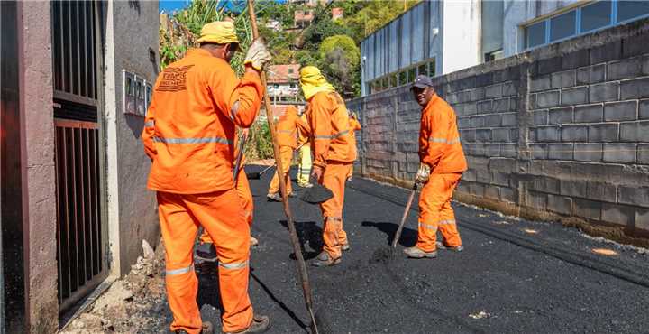 Obra de recapeamento no bairro Vila Celeste