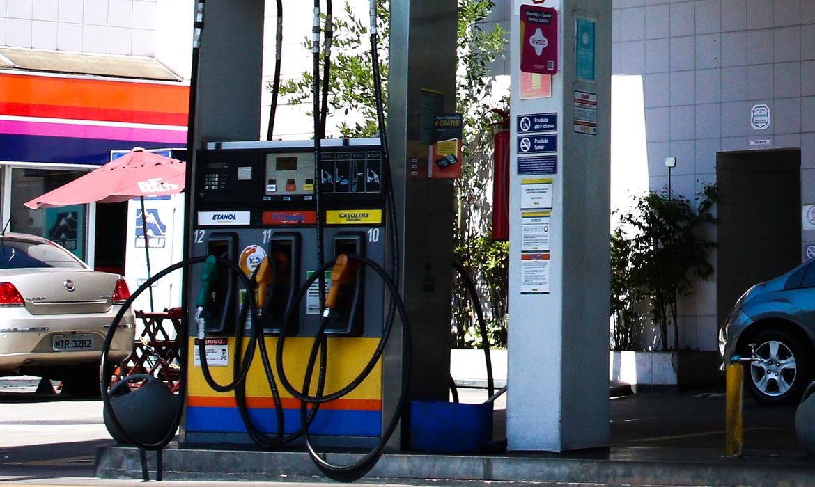Economia Petrobras reduz preços da gasolina em 5,3% e do GLP em 3,9%