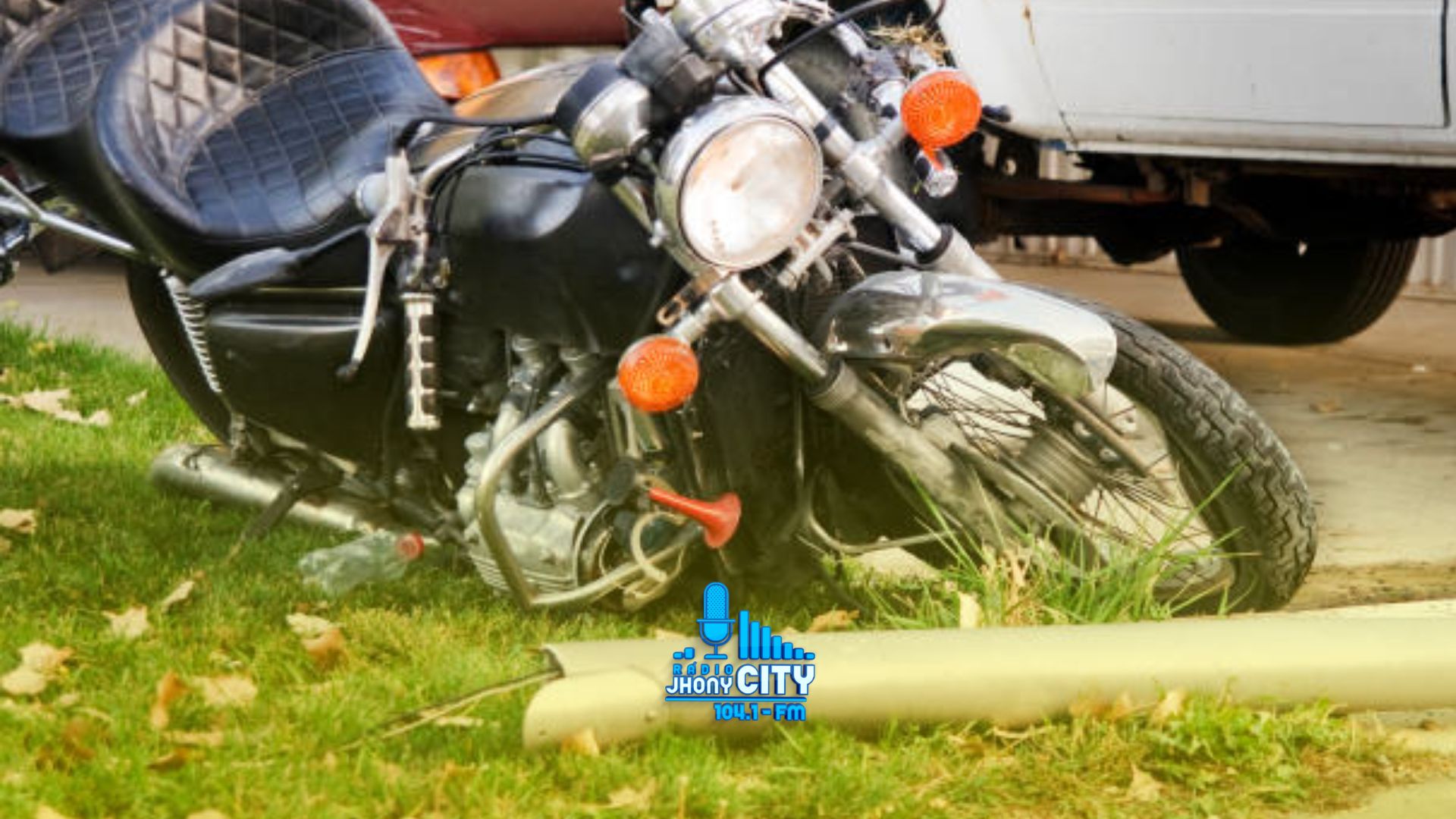 Motociclista morre após perder controle da moto e bater em poste em Ipatinga