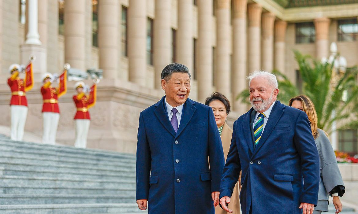 Internacional Lula e Xi Jinping assinam 15 acordos de parceria em Pequim