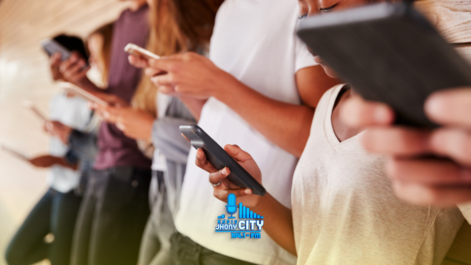 Uso da internet por adolescentes nas escolas apresenta queda significativa no Brasil